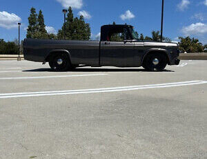 Dodge-D100-Pickup-1971-Silver-Black-0-4