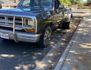 Dodge-D350-Pickup-1989-Gray-Gray-130357-2