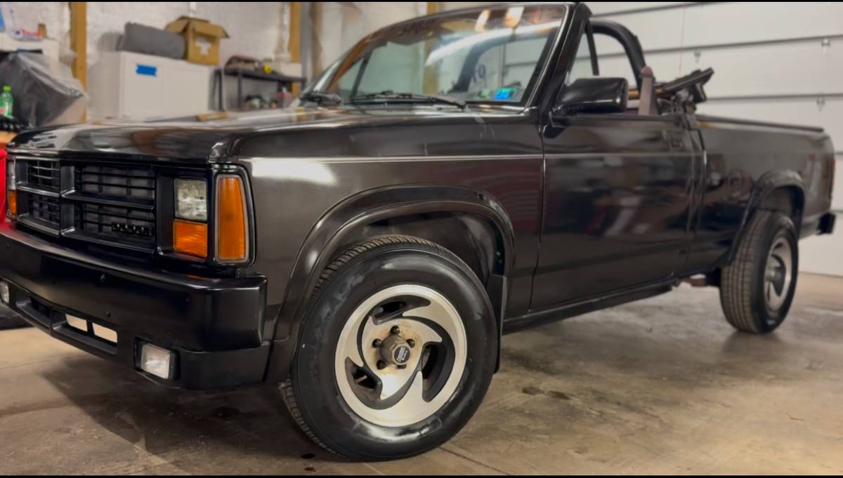 Dodge-Dakota-sport-1989-black-175418-1