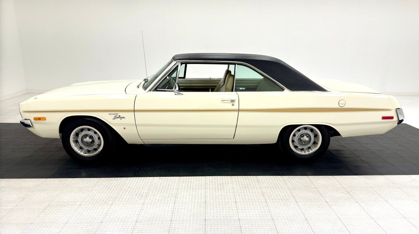 Dodge-Dart-1972-White-Beige-76639-1