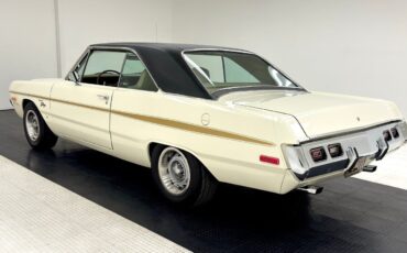 Dodge-Dart-1972-White-Beige-76639-2