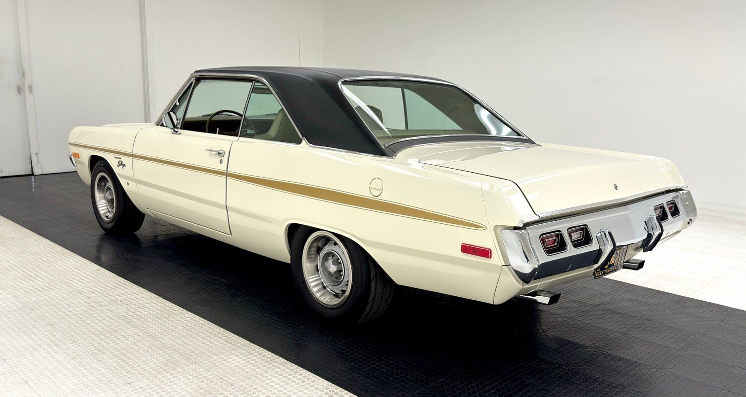 Dodge-Dart-1972-White-Beige-76639-2