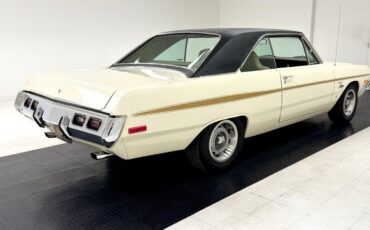 Dodge-Dart-1972-White-Beige-76639-4