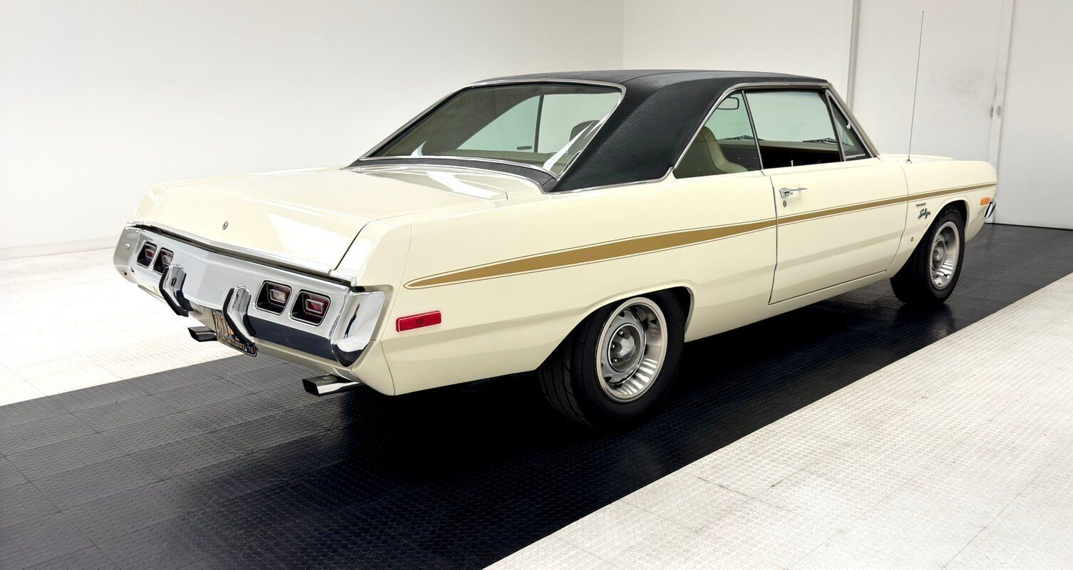 Dodge-Dart-1972-White-Beige-76639-4