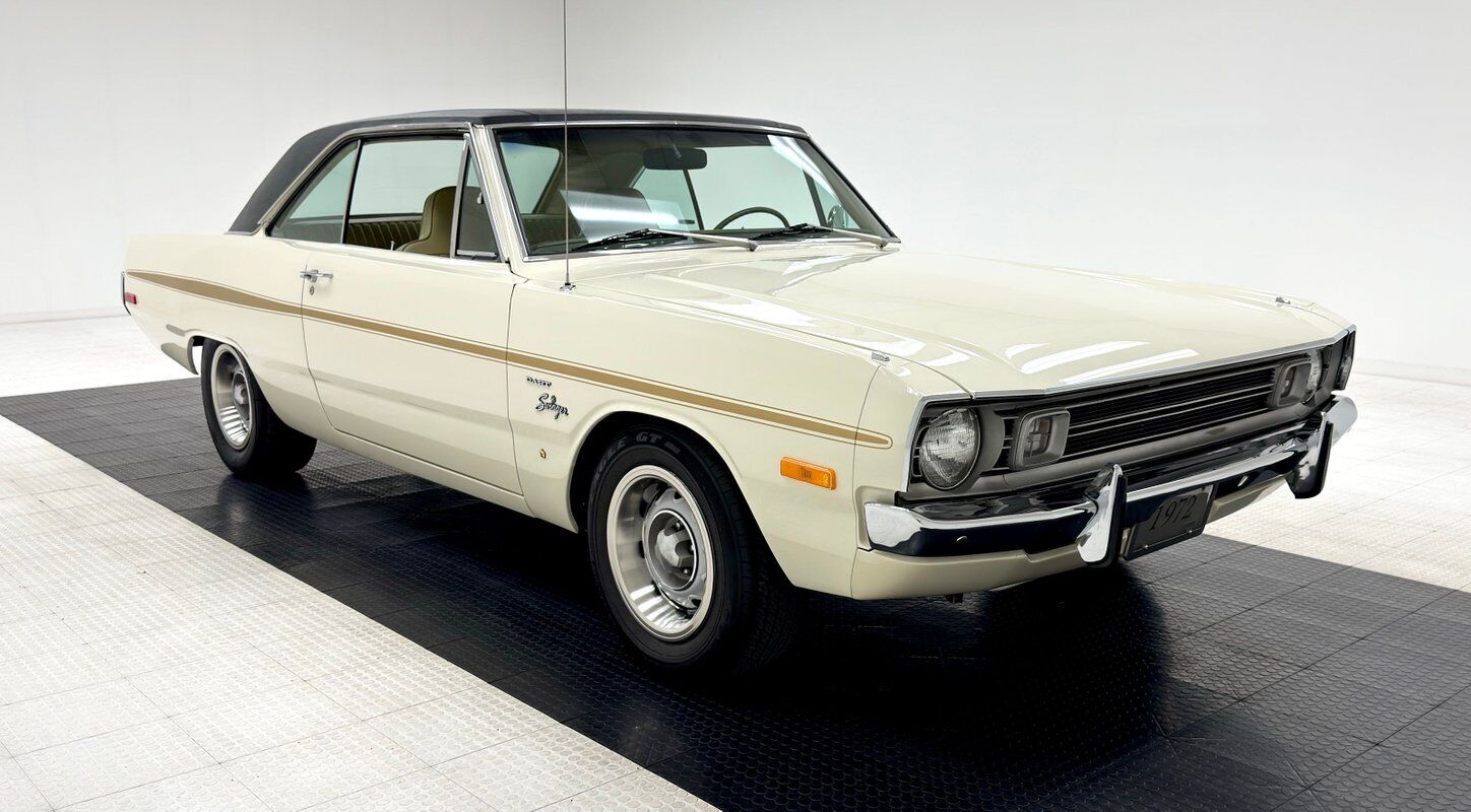 Dodge-Dart-1972-White-Beige-76639-6