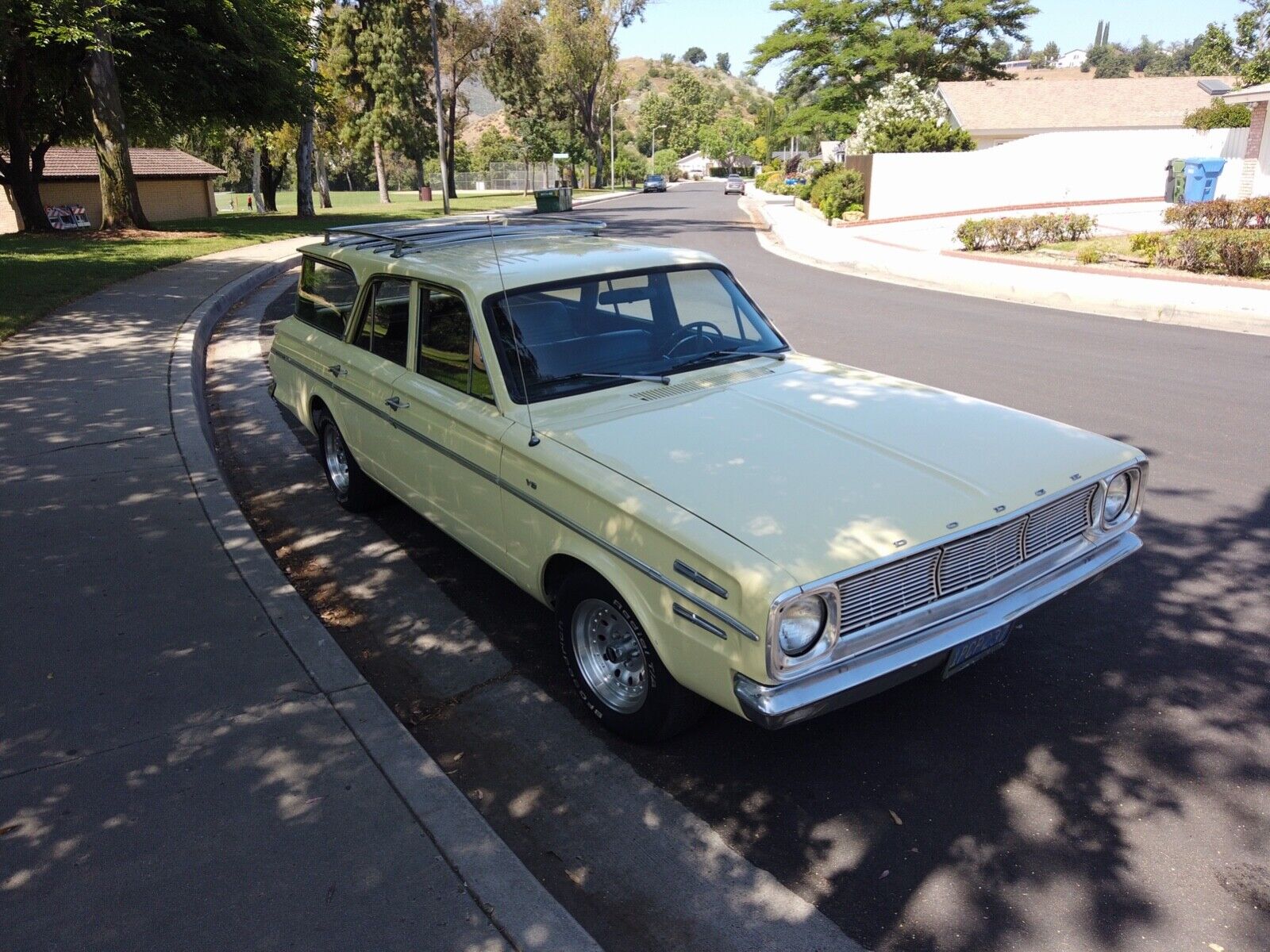 Dodge-Dart-Break-1966-Yellow-Black-115717-2