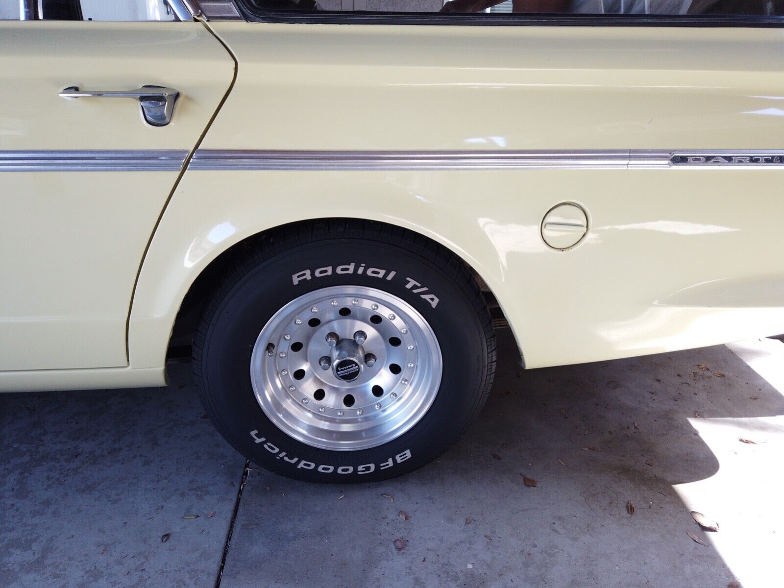 Dodge-Dart-Break-1966-Yellow-Black-115717-26