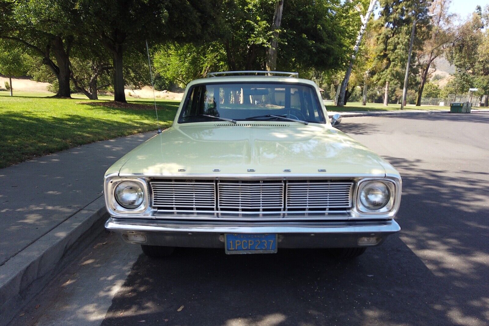 Dodge-Dart-Break-1966-Yellow-Black-115717-7