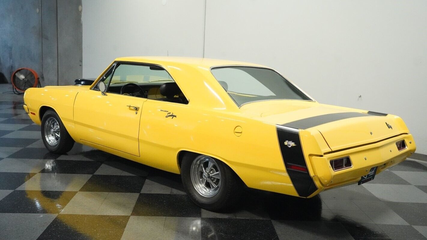 Dodge-Dart-Coupe-1970-Banana-Black-127552-7