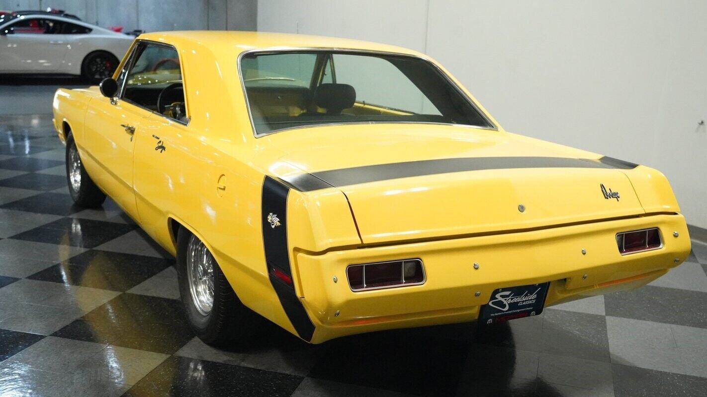 Dodge-Dart-Coupe-1970-Banana-Black-127552-8