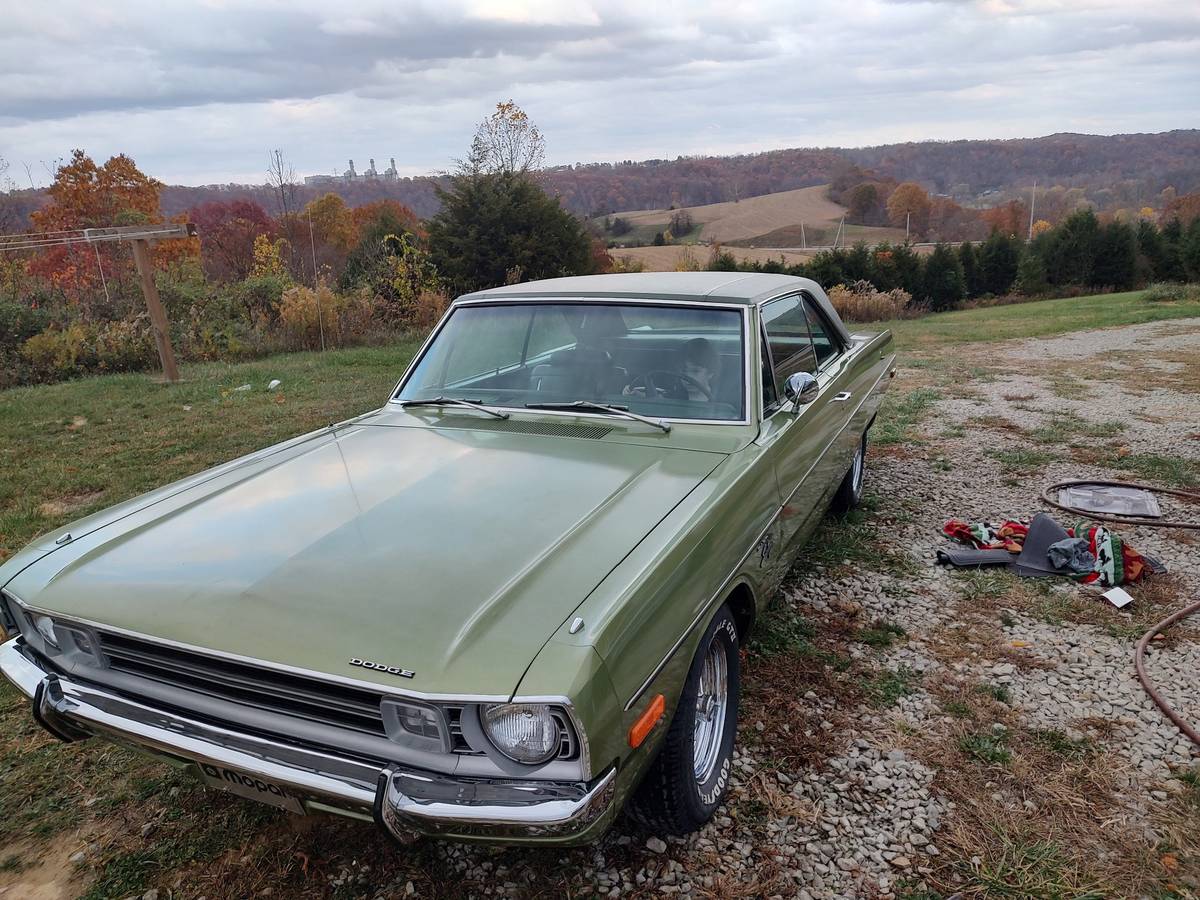 Dodge-Dart-swinger-1972-green-54718-6