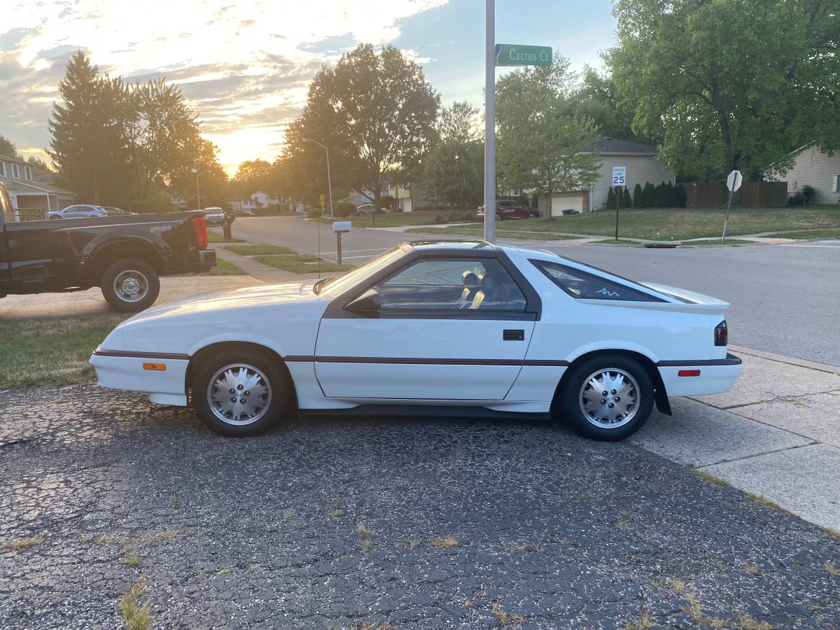 Dodge-Daytona-1988-22531-16