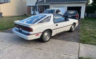 Dodge-Daytona-1988-22531-19