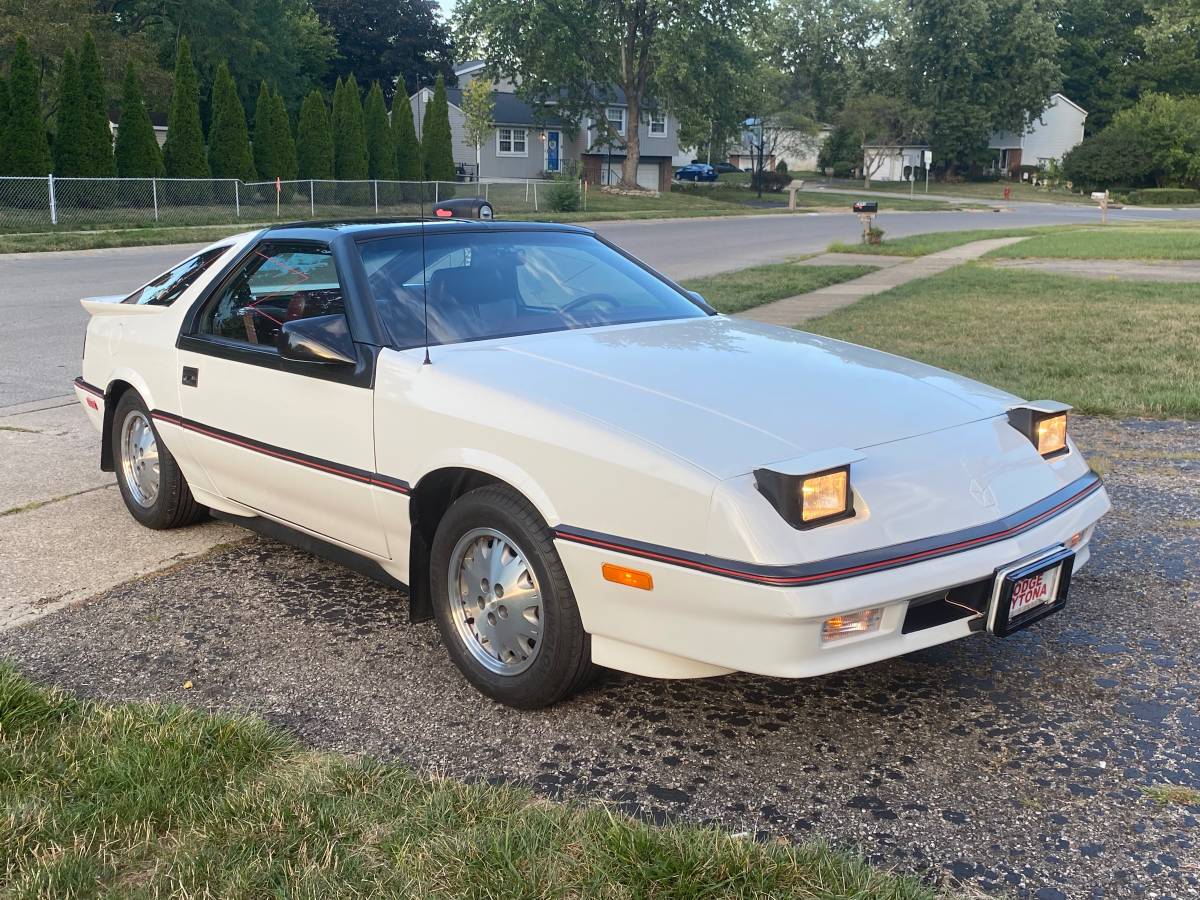 Dodge-Daytona-1988-22531-20