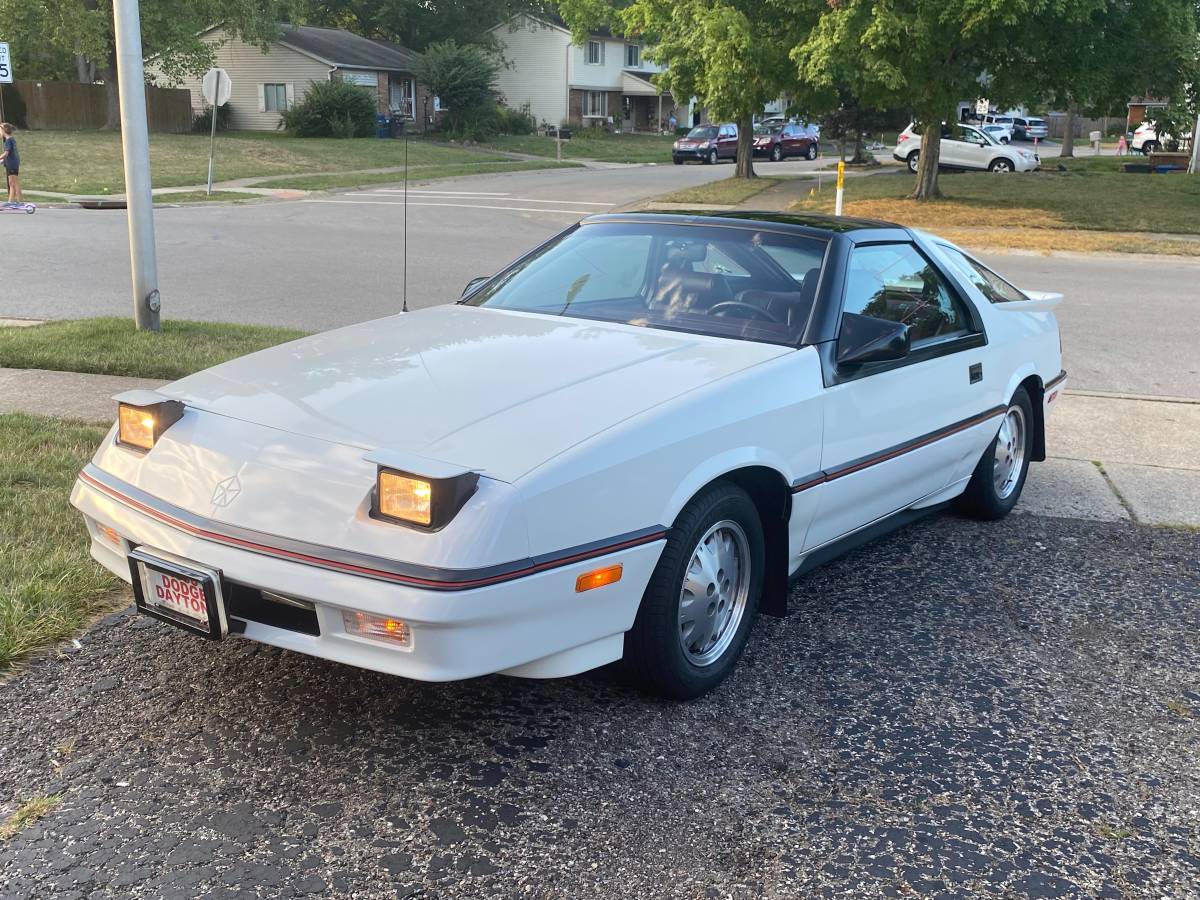 Dodge-Daytona-1988-22531-23