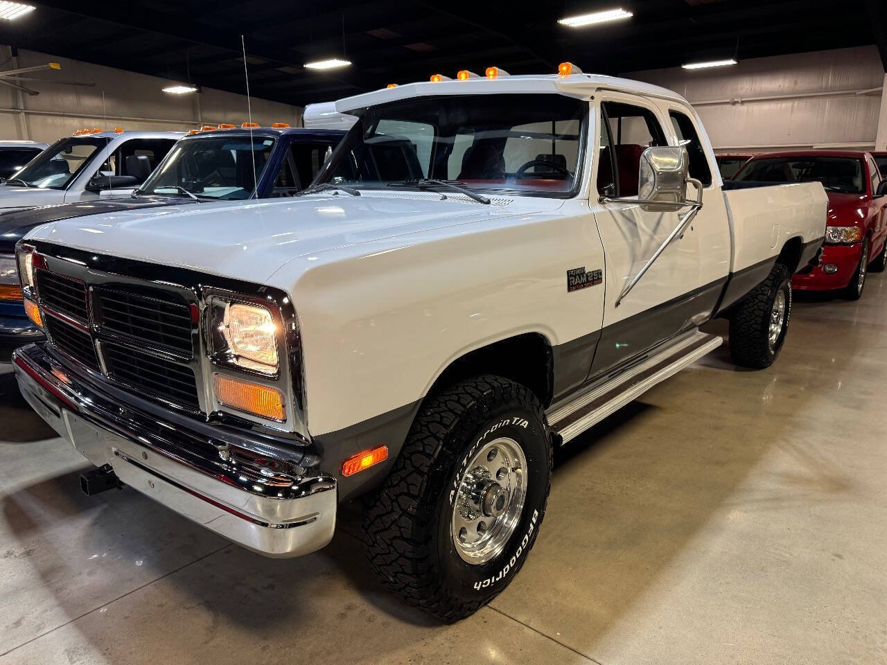 Dodge-Other-Pickups-Pickup-1992-White-Red-249287-1