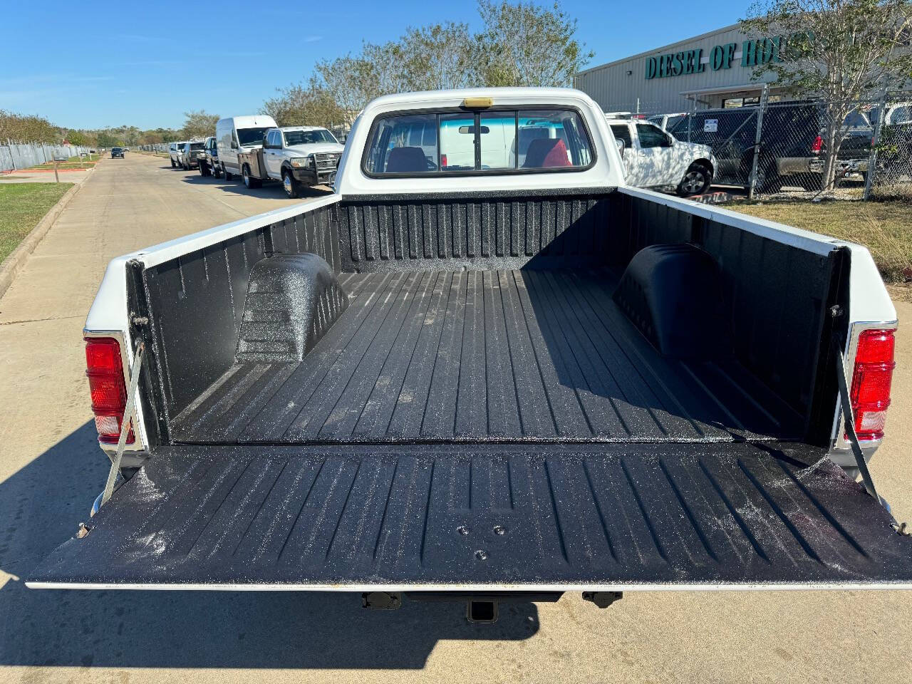 Dodge-Other-Pickups-Pickup-1992-White-Red-249287-10