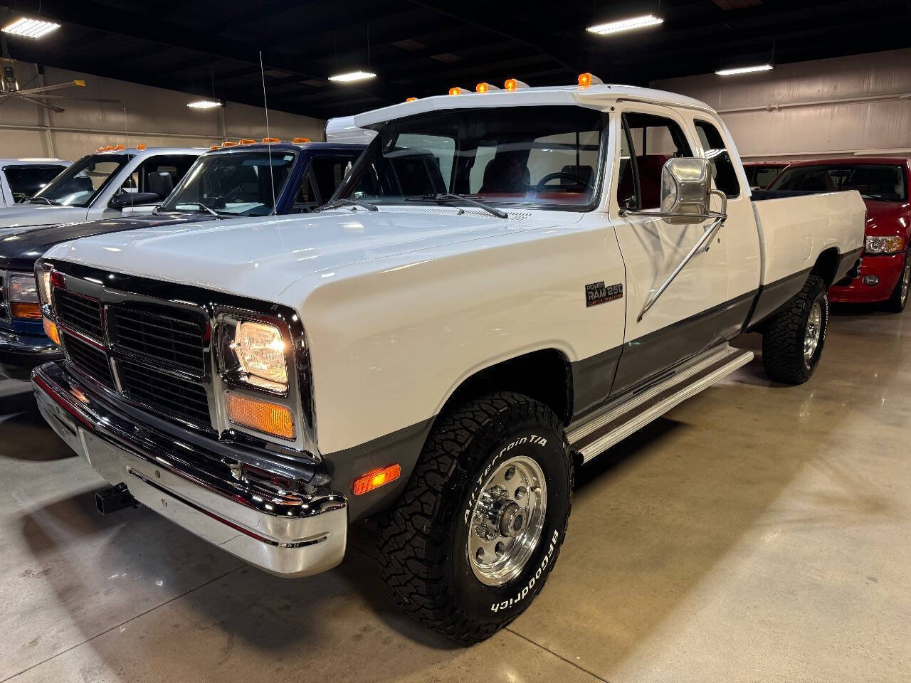 Dodge-Other-Pickups-Pickup-1992-White-Red-249287-2