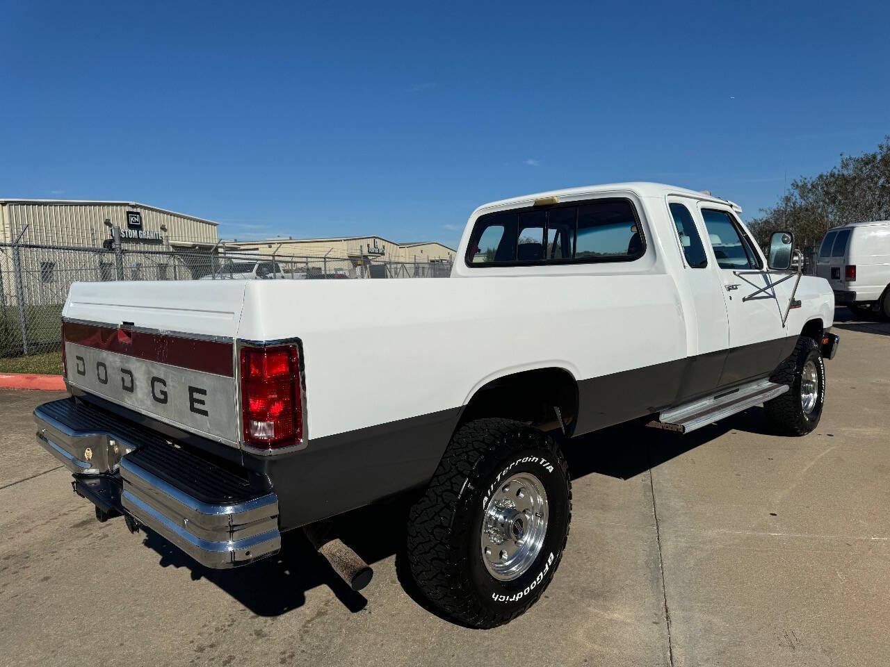 Dodge-Other-Pickups-Pickup-1992-White-Red-249287-8