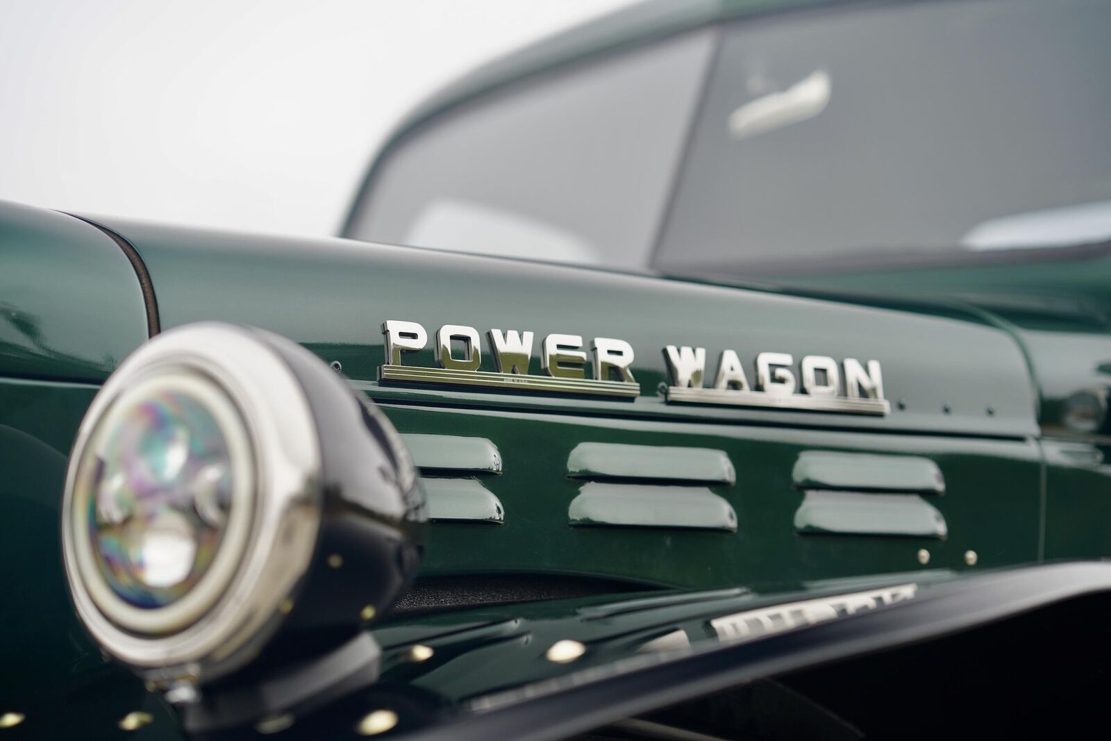 Dodge-Power-Wagon-Pickup-1946-Green-Brown-483-32