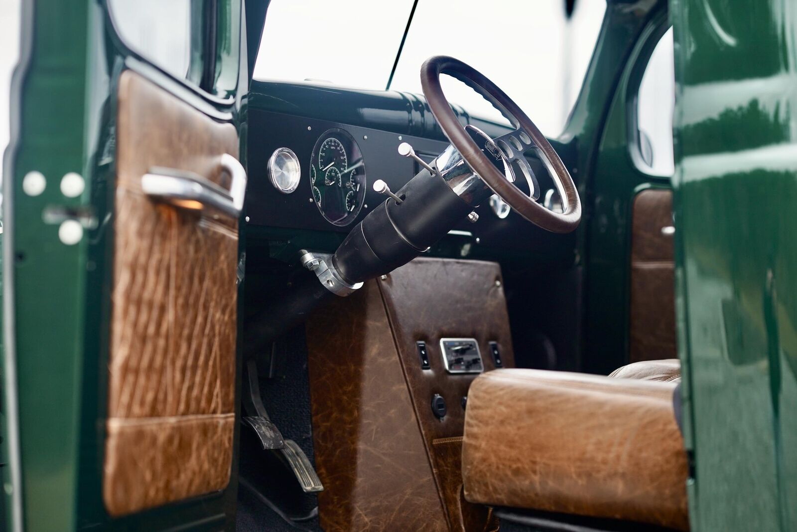 Dodge-Power-Wagon-Pickup-1946-Green-Brown-483-5