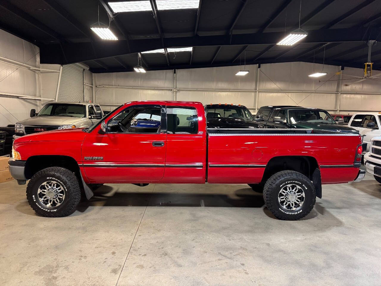 Dodge-Ram-2500-Pickup-1995-Red-Gray-128748-5