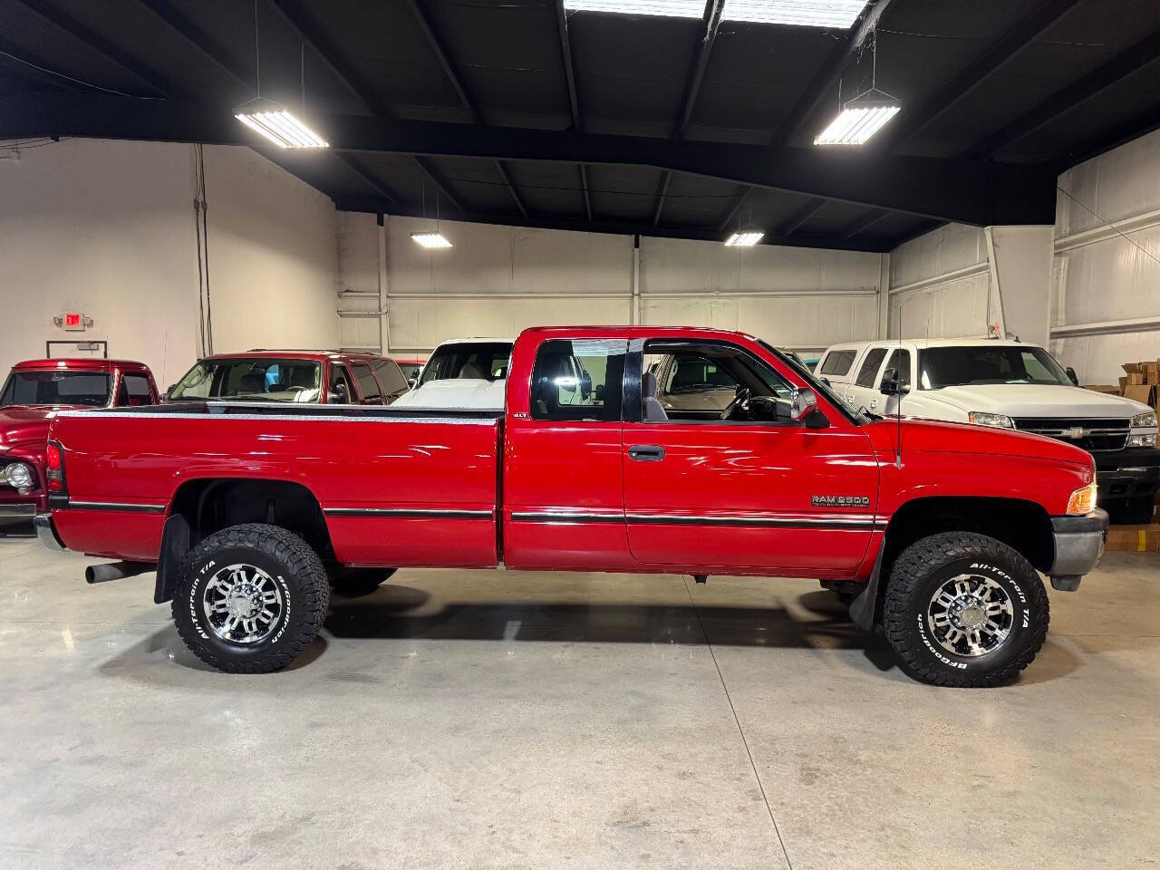 Dodge-Ram-2500-Pickup-1995-Red-Gray-128748-6