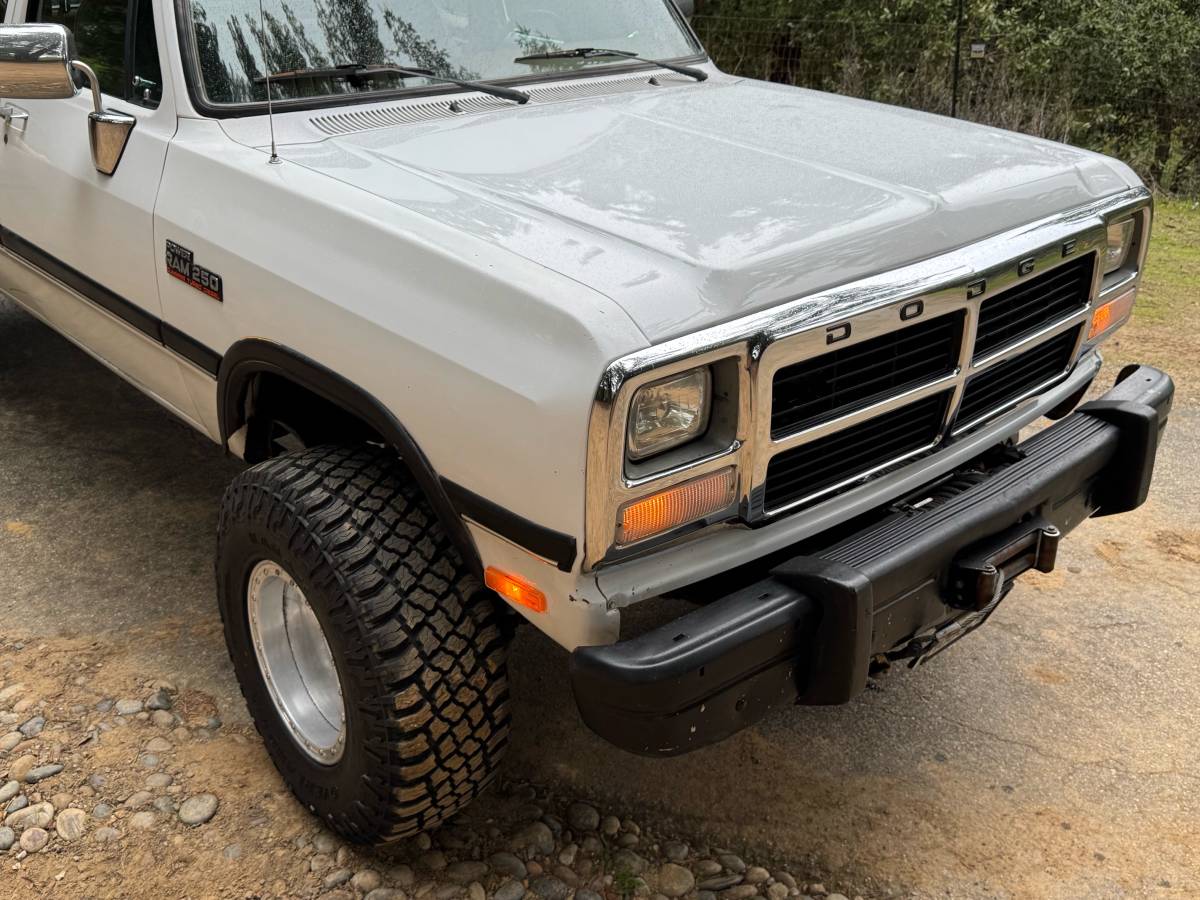 Dodge-Ram-2500-diesel-1992-white-402335-8