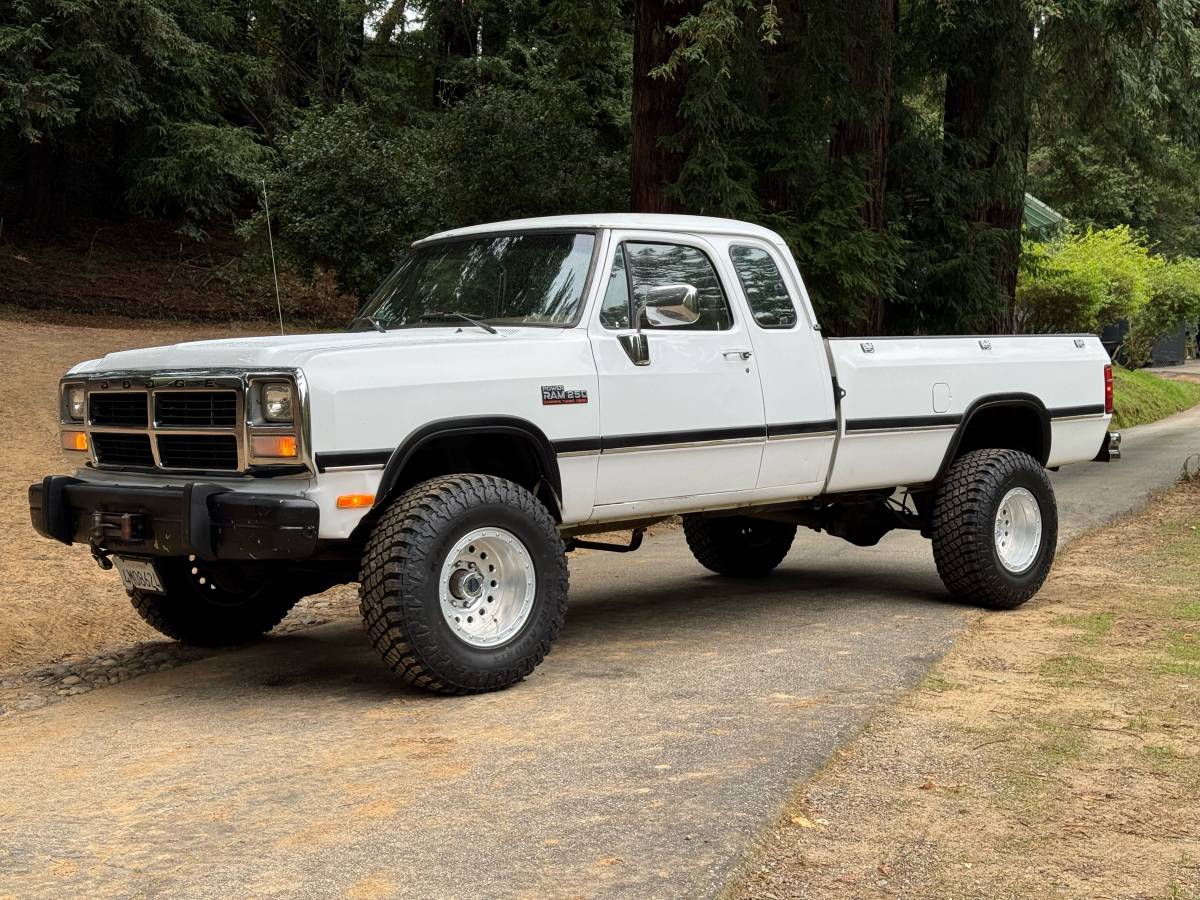 Dodge-Ram-2500-diesel-1992-white-402335