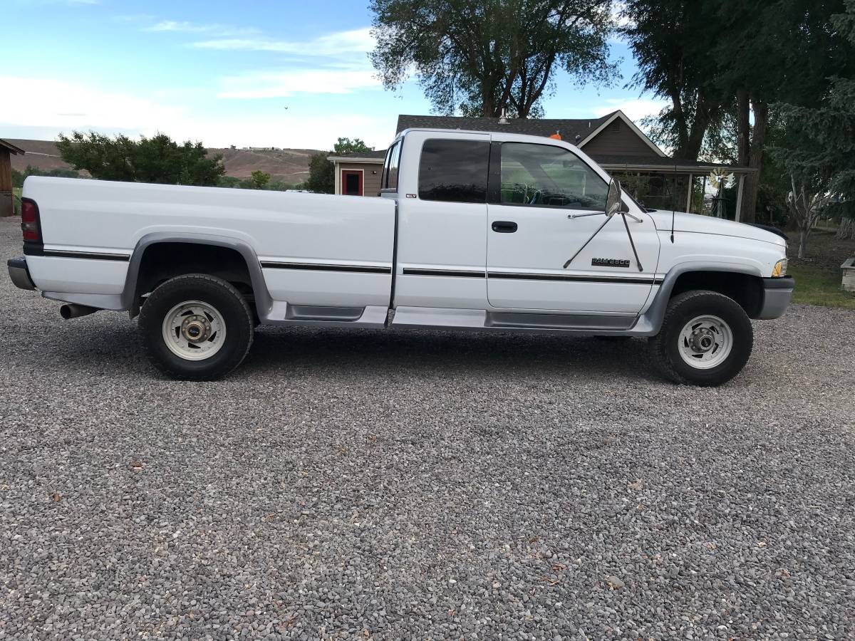 Dodge-Ram-2500-diesel-1995-white-394288-1