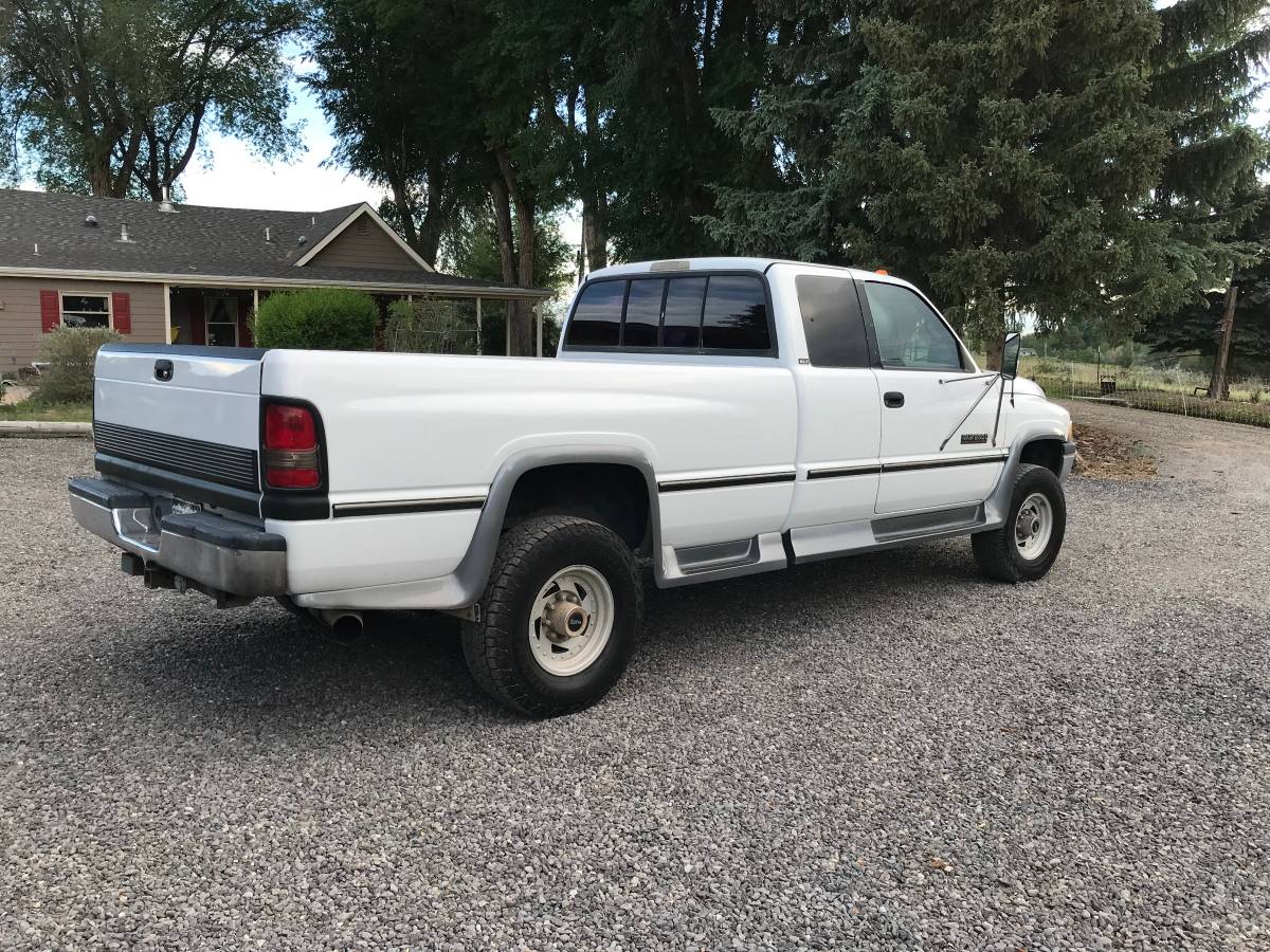 Dodge-Ram-2500-diesel-1995-white-394288-2