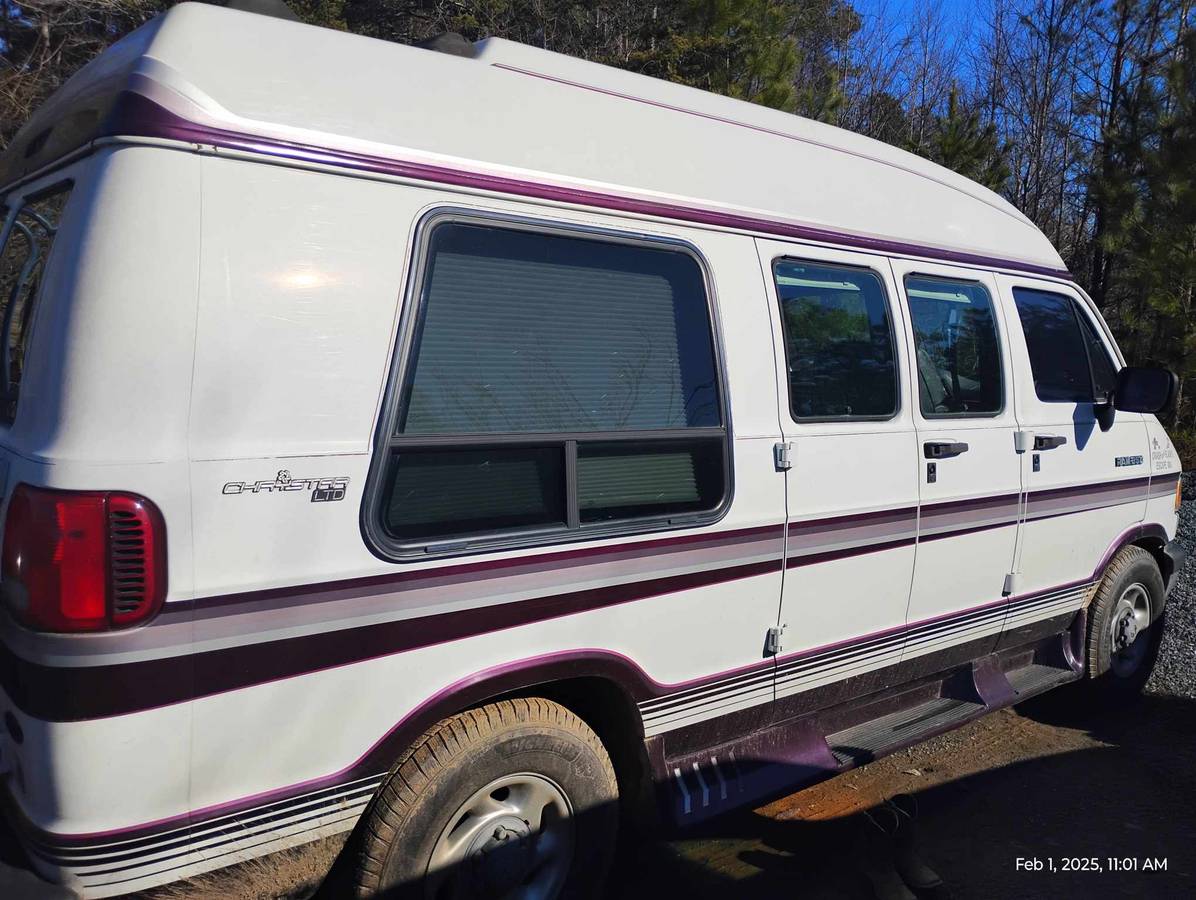 Dodge-Ram-b1500-van-1994-white-143231-2