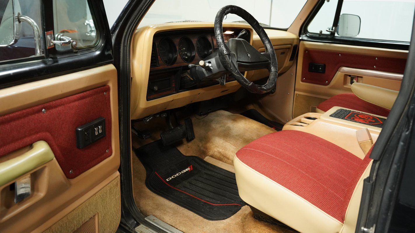 Dodge-Ramcharger-SUV-1988-Black-Tan-58720-4