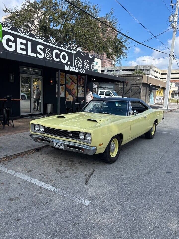 Dodge-Super-Bee-Coupe-1969-Beige-Black-156840-1