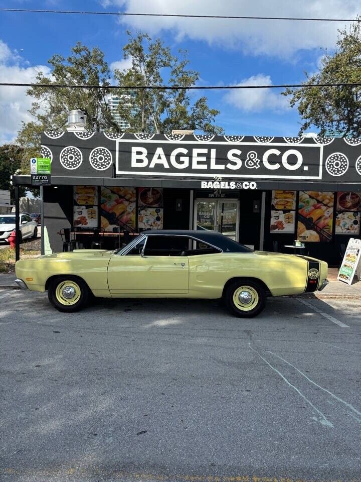 Dodge-Super-Bee-Coupe-1969-Beige-Black-156840-2