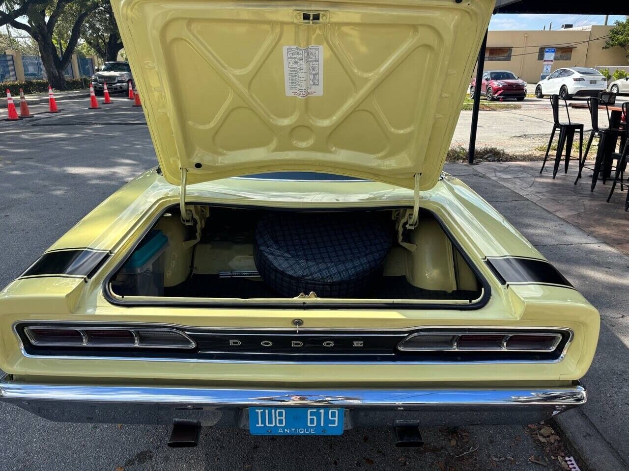 Dodge-Super-Bee-Coupe-1969-Beige-Black-156840-4