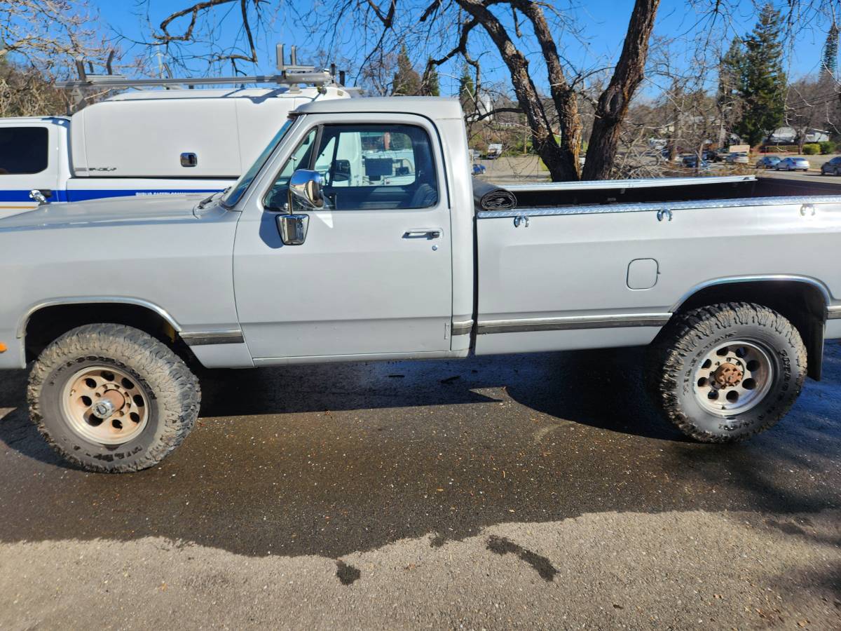 Dodge-W250-4x4-diesel-1990-grey-193121-2