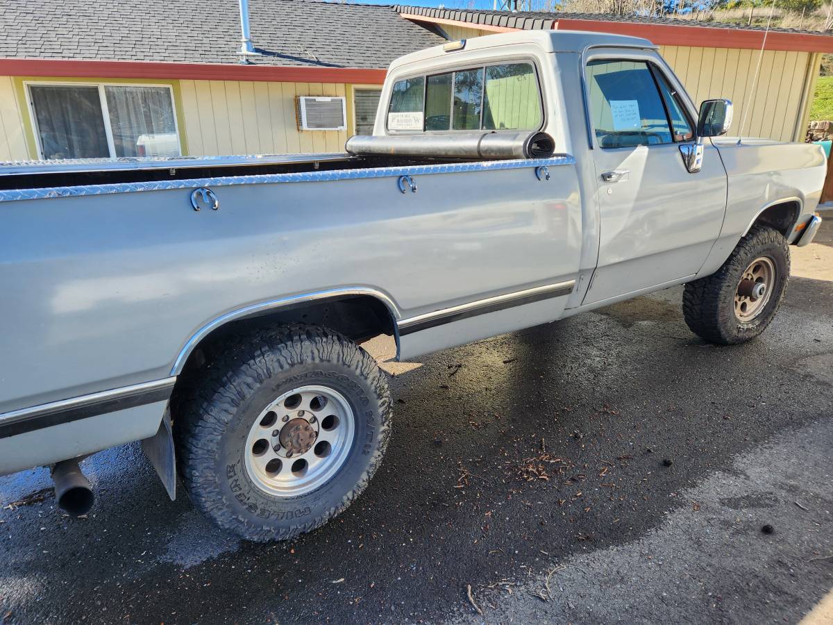 Dodge-W250-4x4-diesel-1990-grey-193121