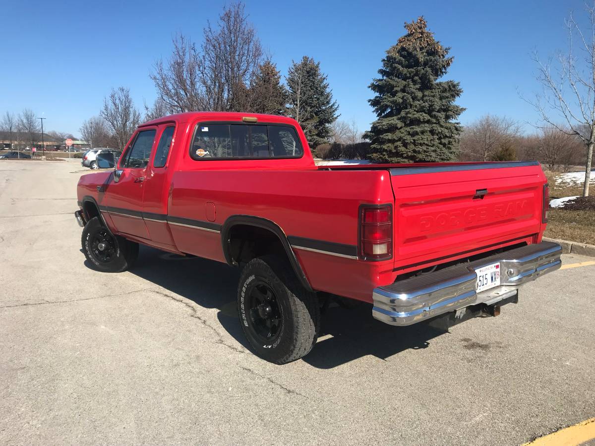 Dodge-W250-diesel-1993-red-709719-2