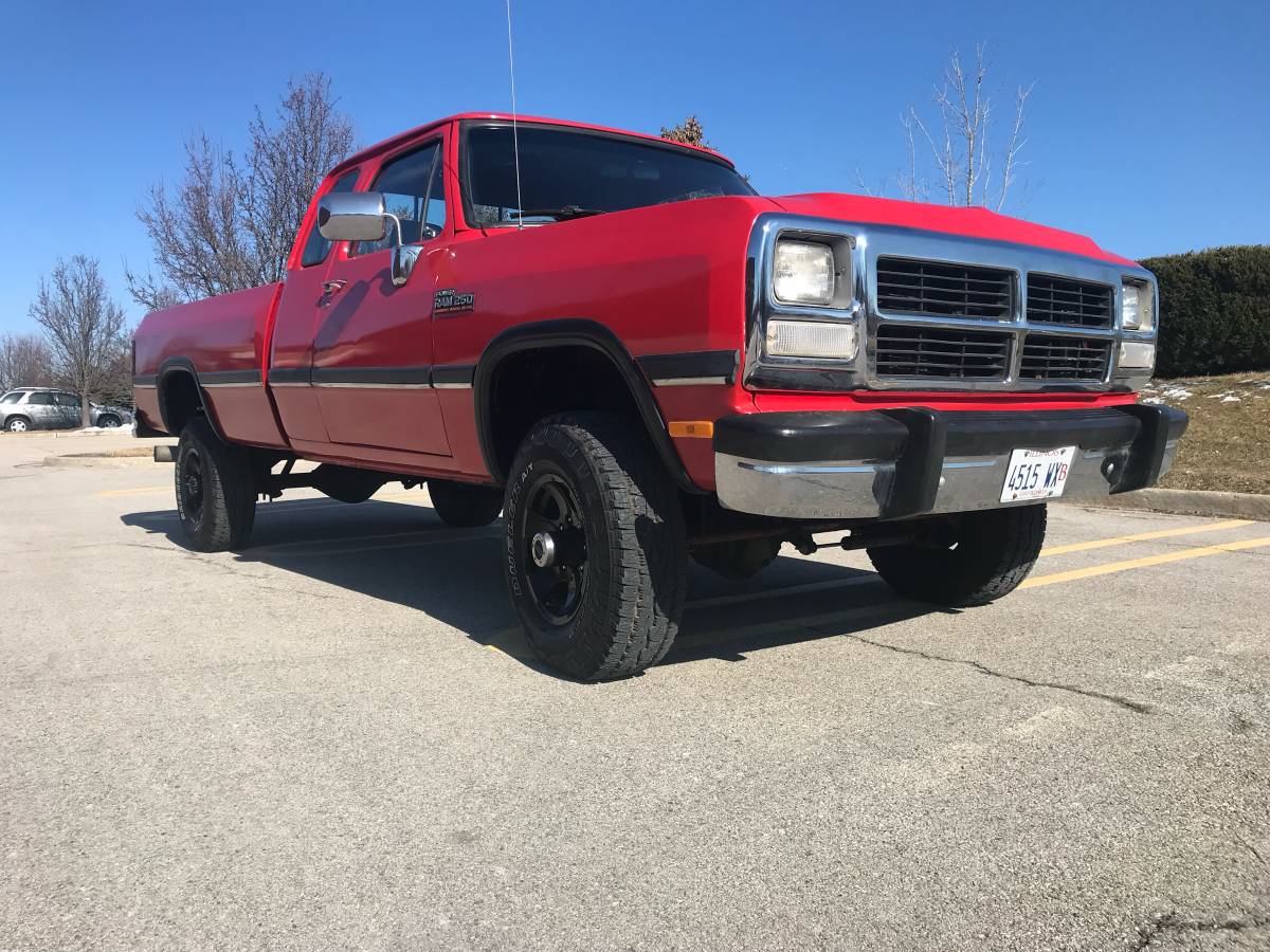 Dodge-W250-diesel-1993-red-709719