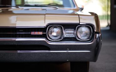 E-Z-GO-Oldsmobile-1967-Gold-Black-8998-30