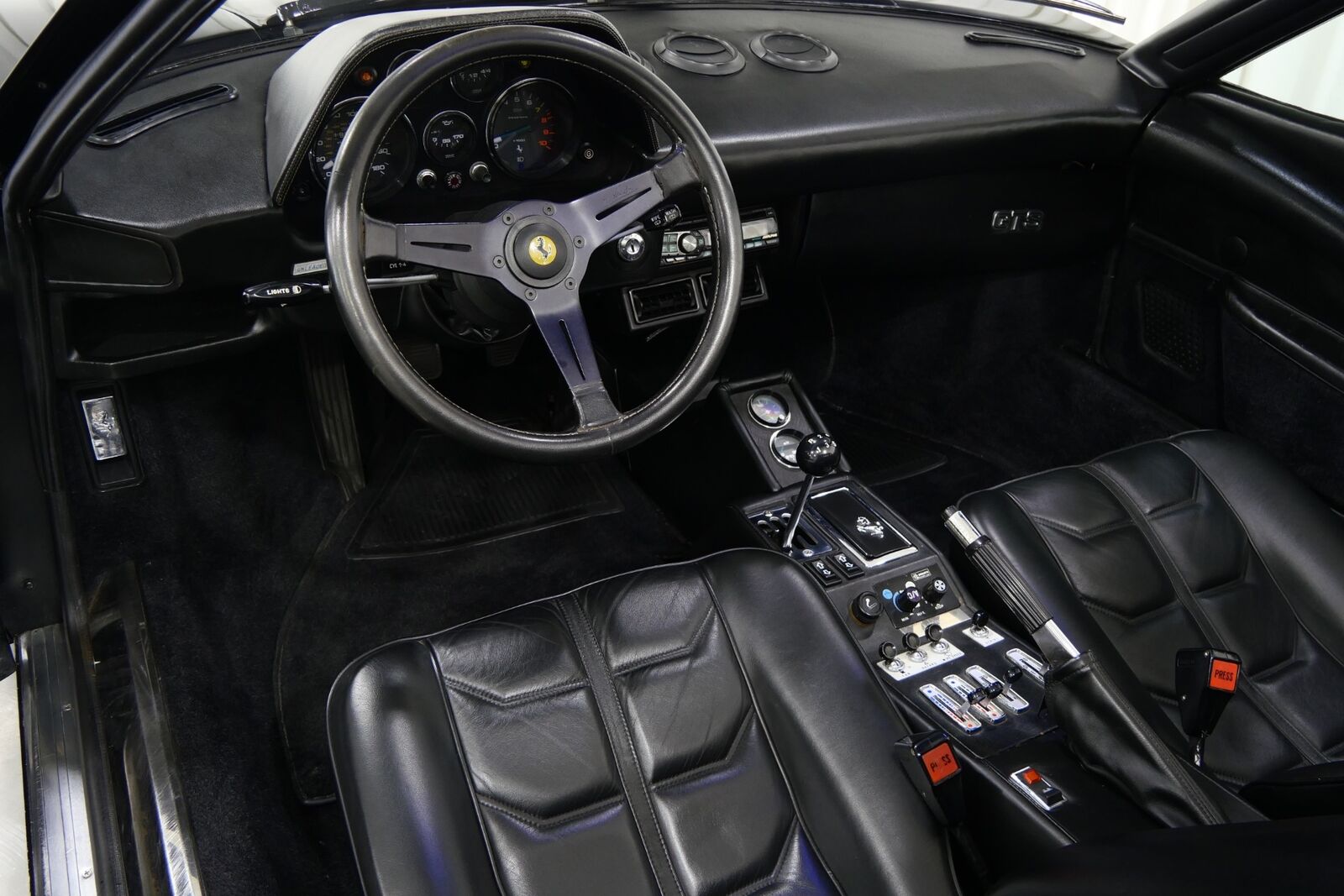 Ferrari-308-Coupe-1980-Nero-Nero-30969-11