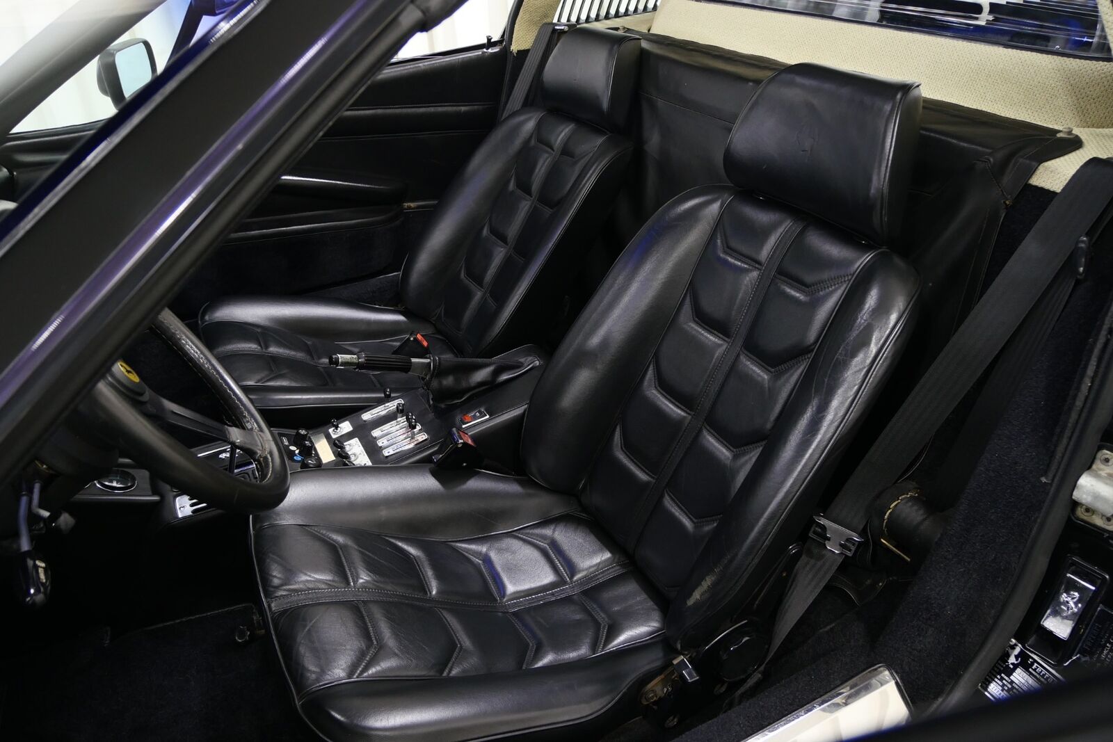 Ferrari-308-Coupe-1980-Nero-Nero-30969-22