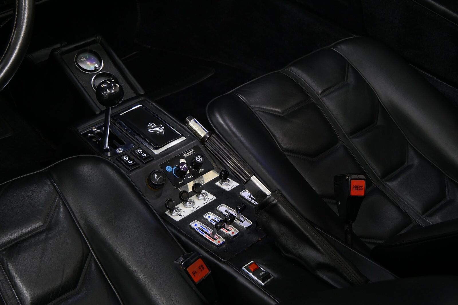 Ferrari-308-Coupe-1980-Nero-Nero-30969-28