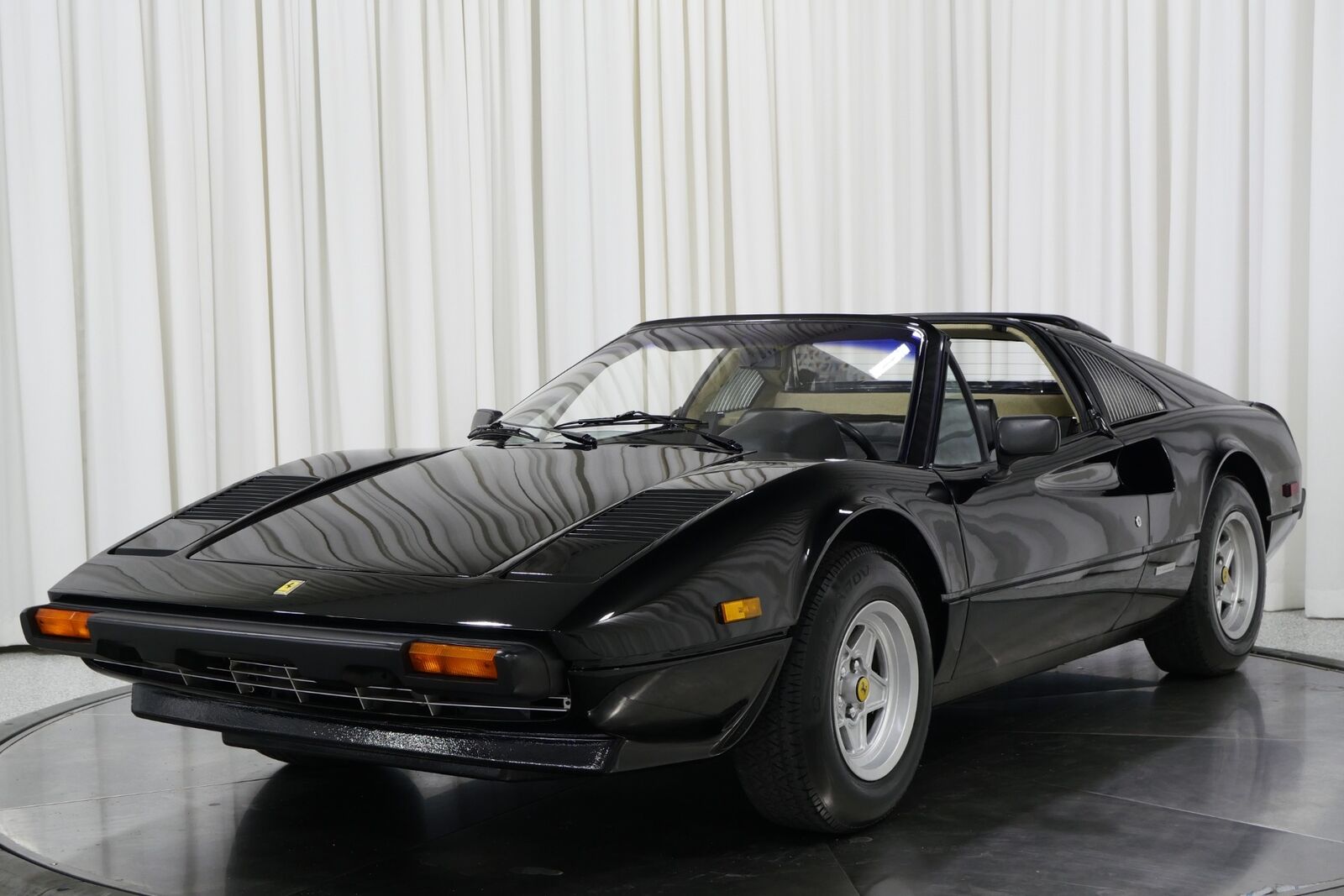 Ferrari-308-Coupe-1980-Nero-Nero-30969-3