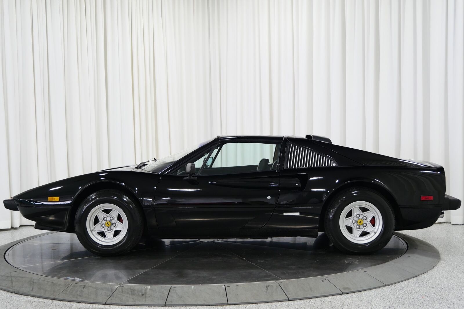 Ferrari-308-Coupe-1980-Nero-Nero-30969-4