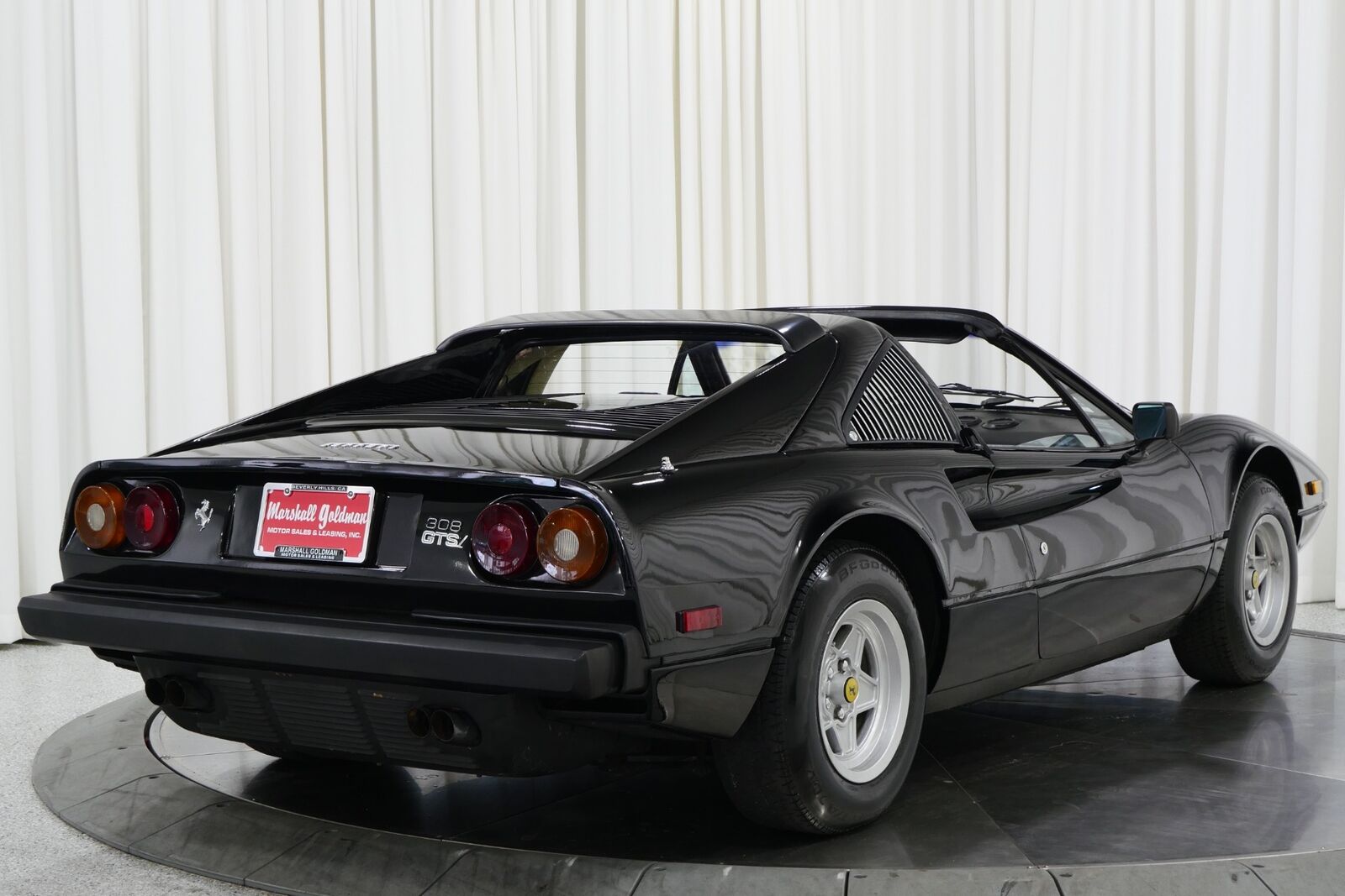 Ferrari-308-Coupe-1980-Nero-Nero-30969-7