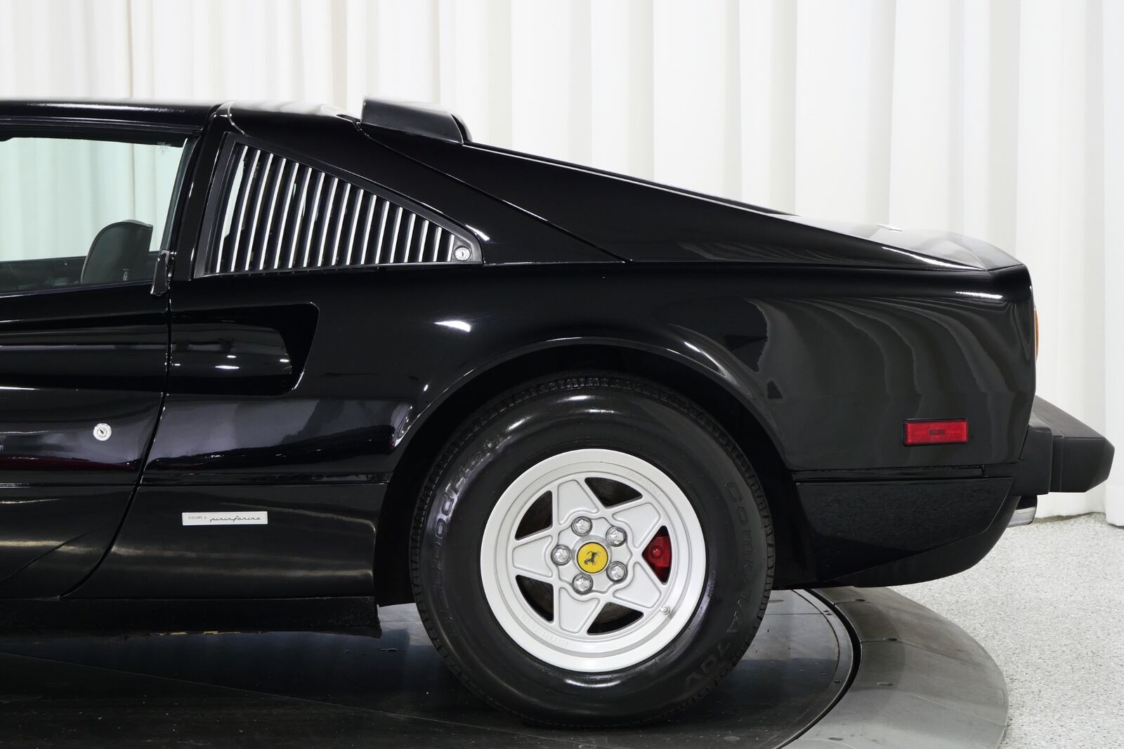 Ferrari-308-Coupe-1980-Nero-Nero-30969-9