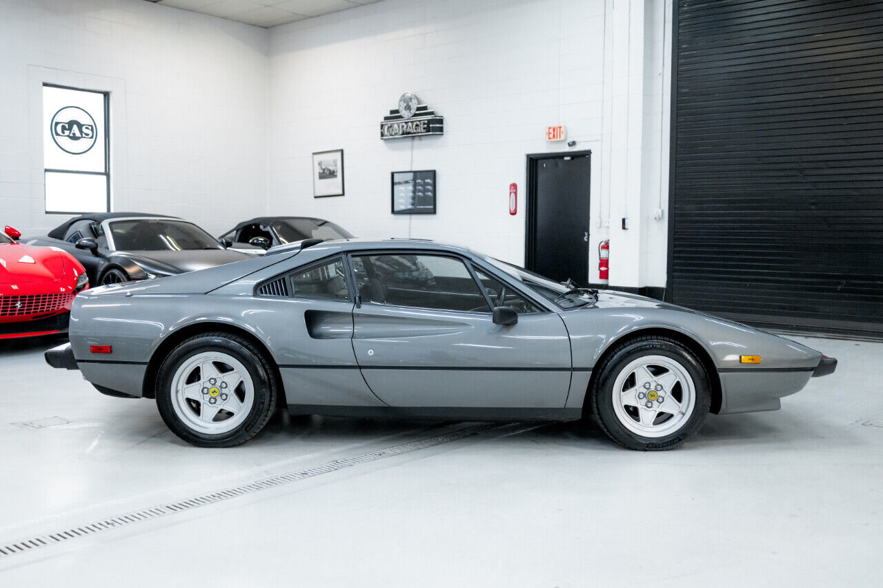 Ferrari-308-GTBi-Coupe-1980-Gray-Black-51966-11