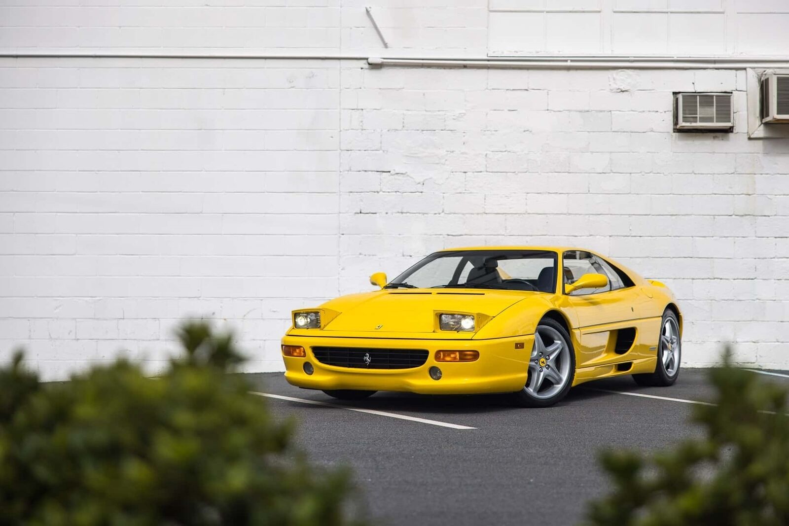 Ferrari-355-1995-Yellow-Black-30655-2